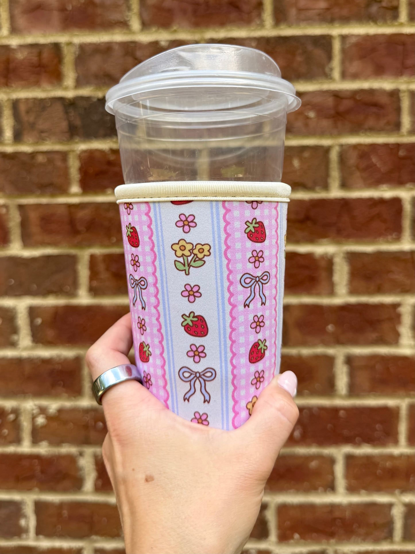 Strawberries and Bows Iced Drink Sleeve - Coffee Sleeve