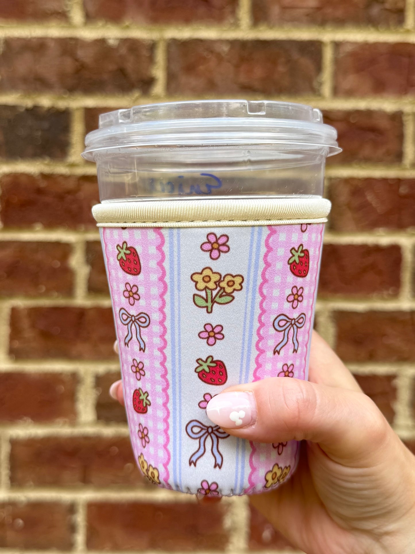 Strawberries and Bows Iced Drink Sleeve - Coffee Sleeve
